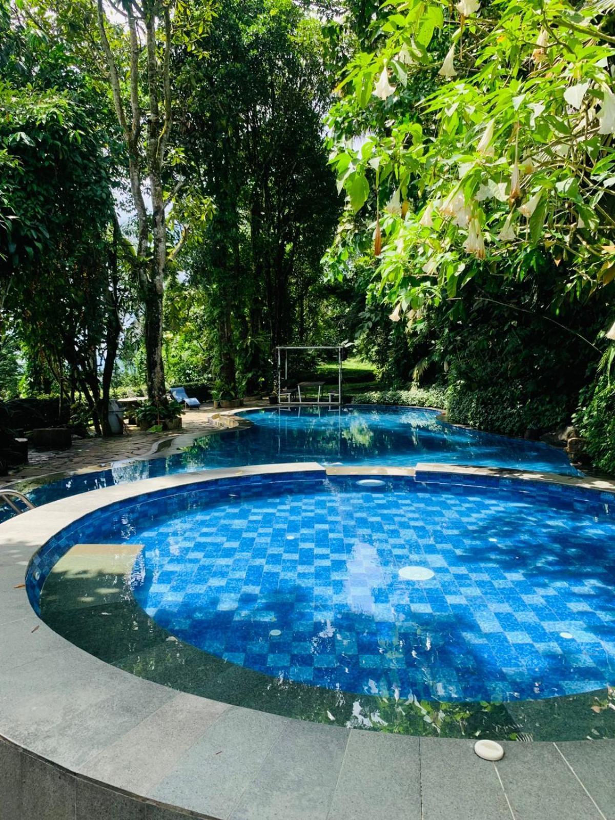 Hotel Habitat Hills Cisarua Exterior foto